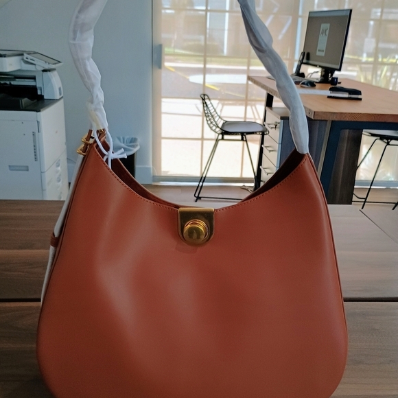 Amazon Essentials Handbags - Amazon Essentials Tan Shoulder Bag